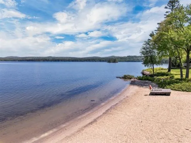 $850,000 | 42 Point Breeze Road, Wolfeboro, NH 03894