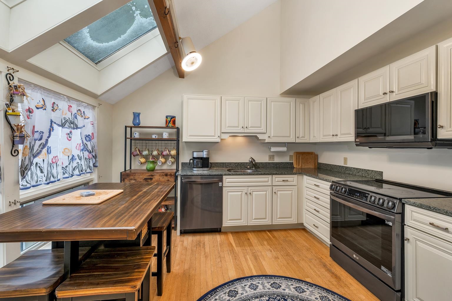 42 Point Breeze Road Wolfeboro, NH 03894 - Photo 10 of 41