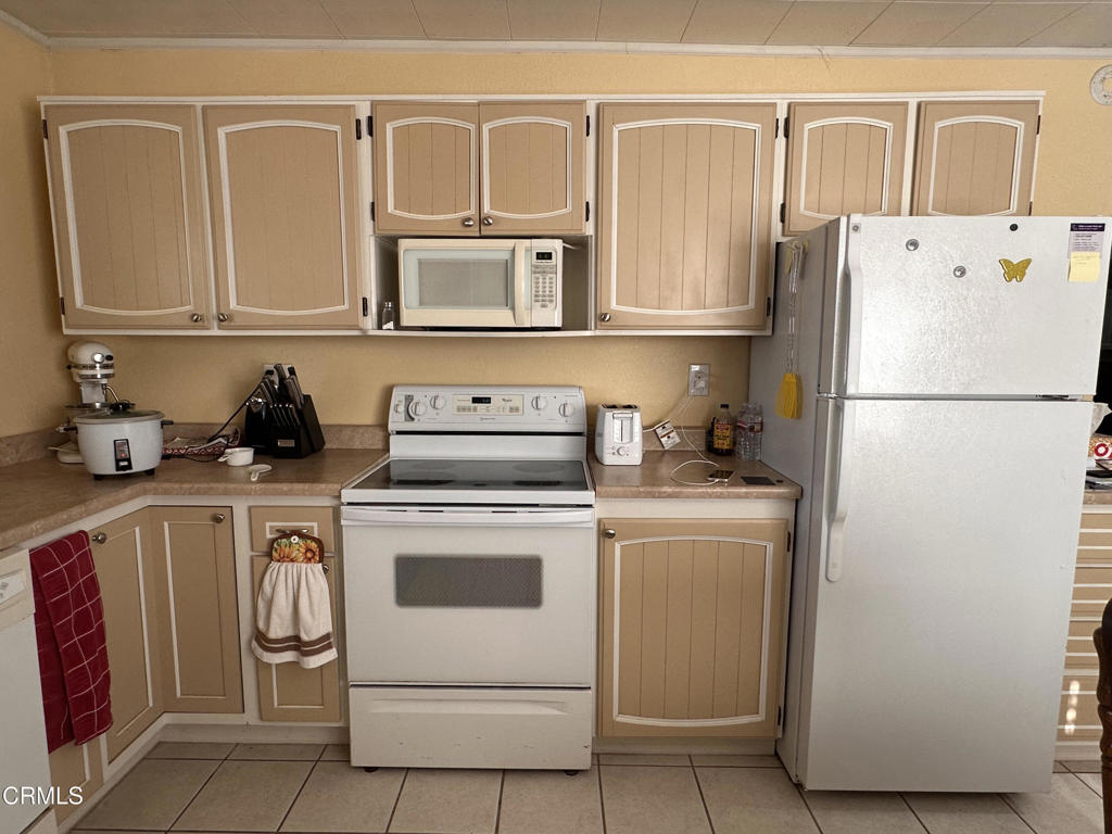 125-2 2 Hawk Ranch Road Tecopa, CA 92389 - Photo 13 of 29 Kitchen