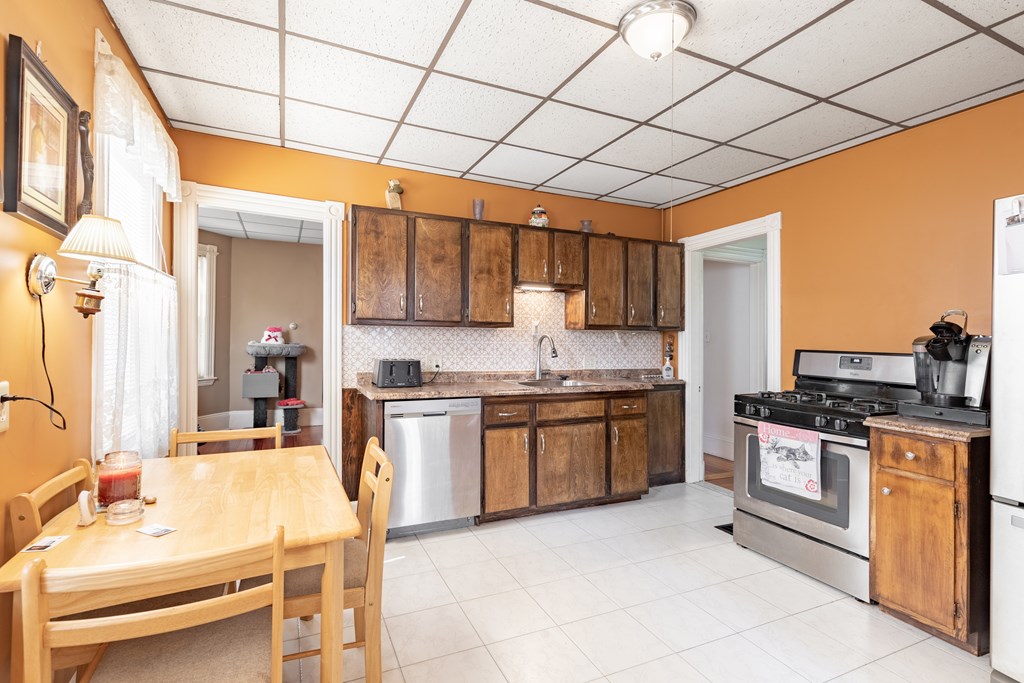 37-39 Glendale Street Everett, MA 02149 - Photo 8 of 27