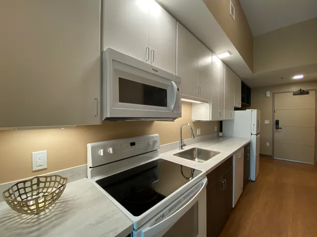 $2,071 | 83 Hanover Street, Unit 206, Manchester, NH 03101