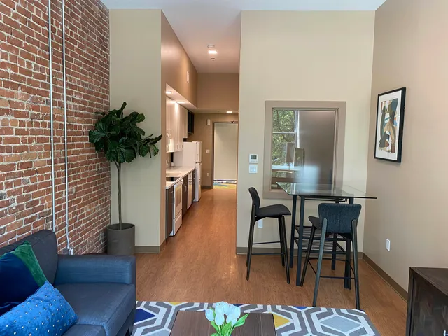 $2,071 | 83 Hanover Street, Unit 206, Manchester, NH 03101