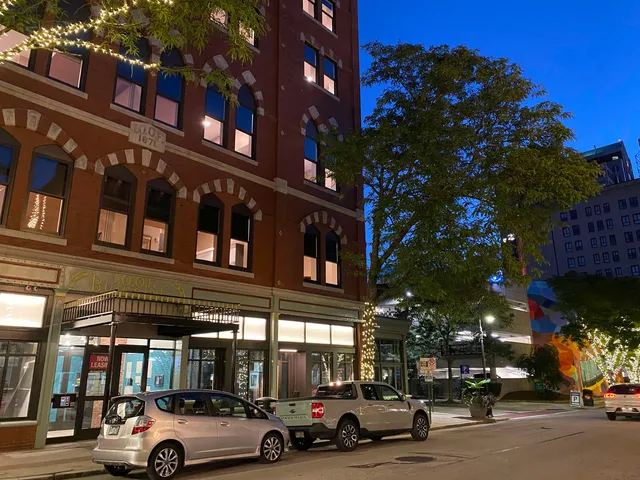 $2,071 | 83 Hanover Street, Unit 206, Manchester, NH 03101