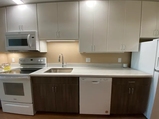 $2,071 | 83 Hanover Street, Unit 206, Manchester, NH 03101