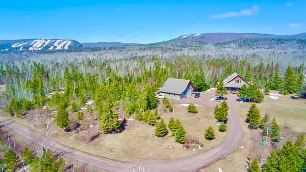 $889,000 | 21 Turnagain Trail, Lutsen, MN 55612