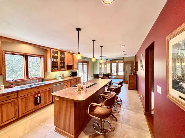 $889,000 | 21 Turnagain Trail, Lutsen, MN 55612