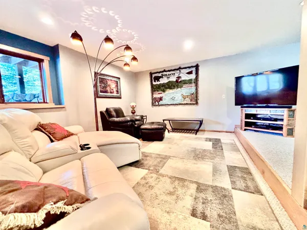$889,000 | 21 Turnagain Trail, Lutsen, MN 55612
