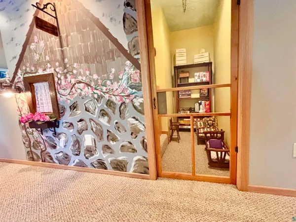 $889,000 | 21 Turnagain Trail, Lutsen, MN 55612