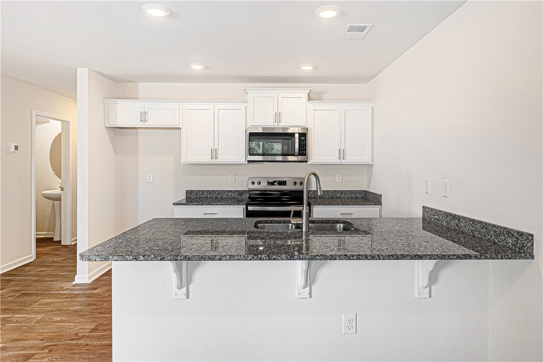 404 Oakmont Valley Trail Seneca, SC 29678 - Photo 11 of 44 This contemporary kitchen features ample counter space and modern appliances, perfect for everyday living.