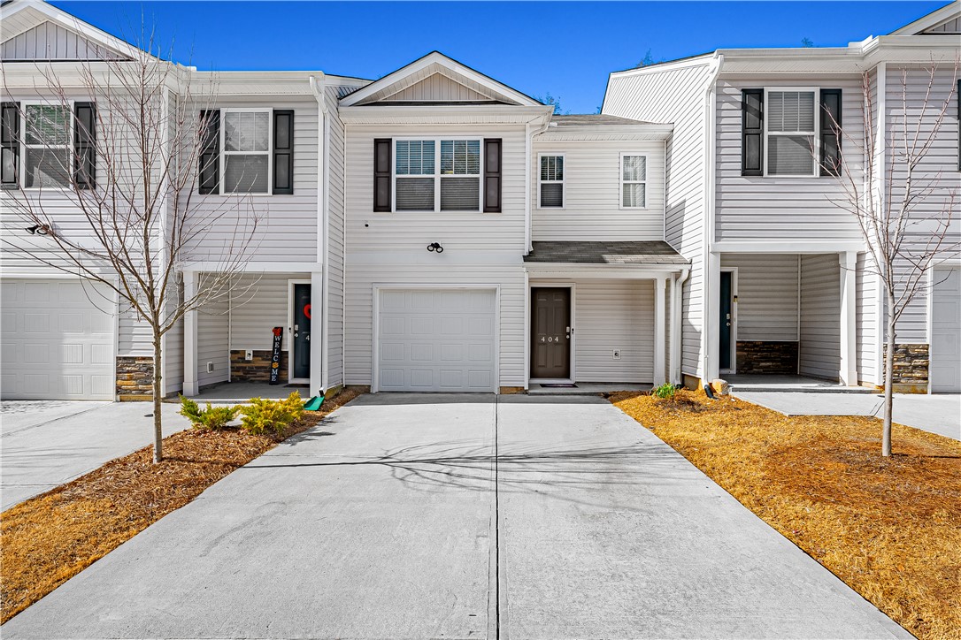 404 Oakmont Valley Trail Seneca, SC 29678 - Photo 2 of 44 This charming townhome presents a welcoming facade with clean lines and inviting entryways.