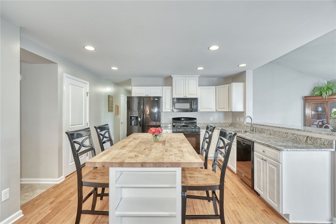 32 Ashlyn Rise Penfield, NY 14450 - Photo 17 of 50 Granit counter tops.