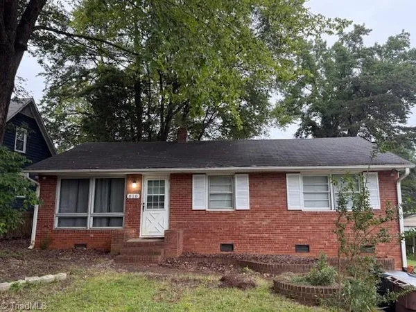 $1,200 | 810 West Vandalia Road, Greensboro, NC 27406