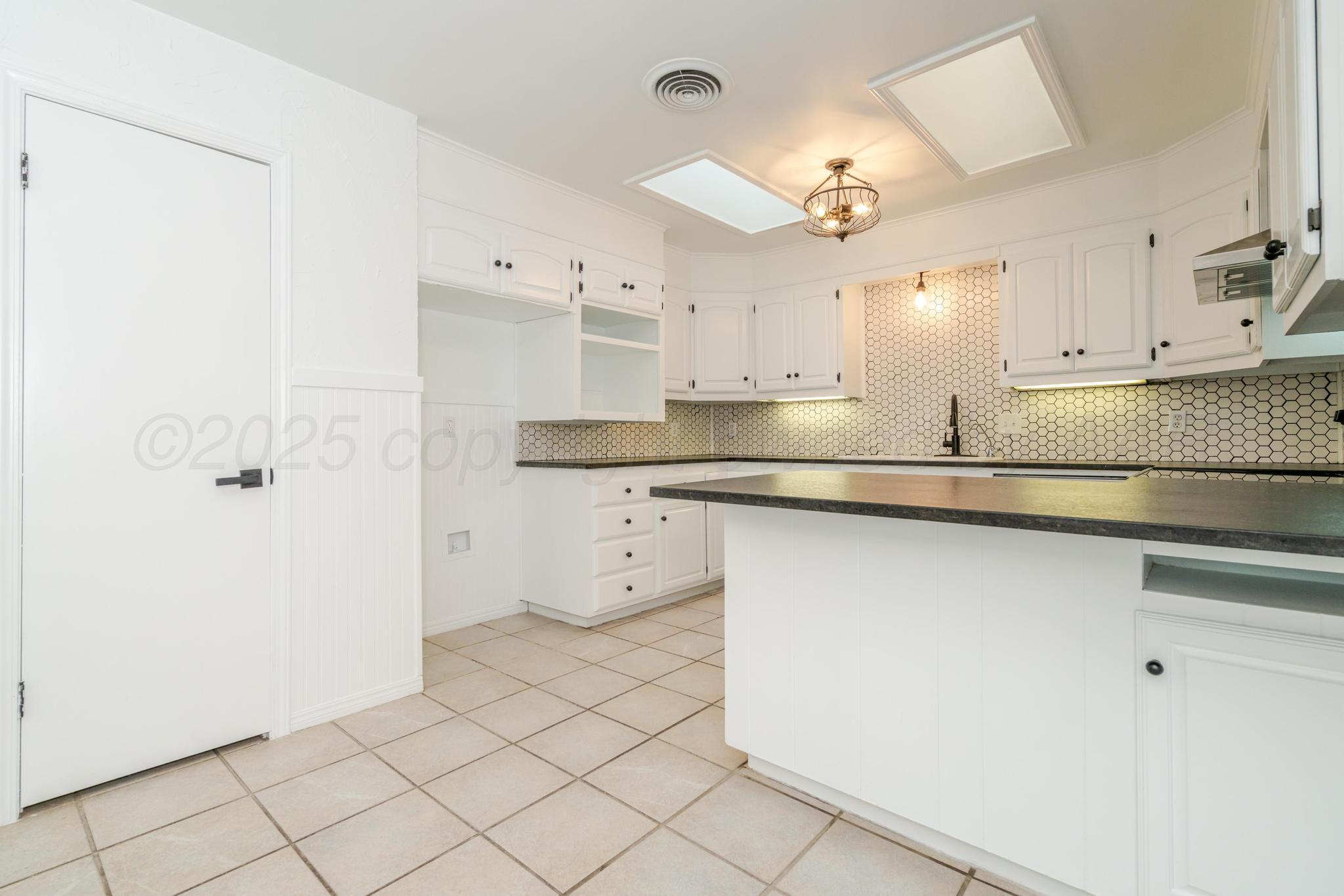 6055 Belpree Road Amarillo, TX 79106 - Photo 15 of 40 Kitchen