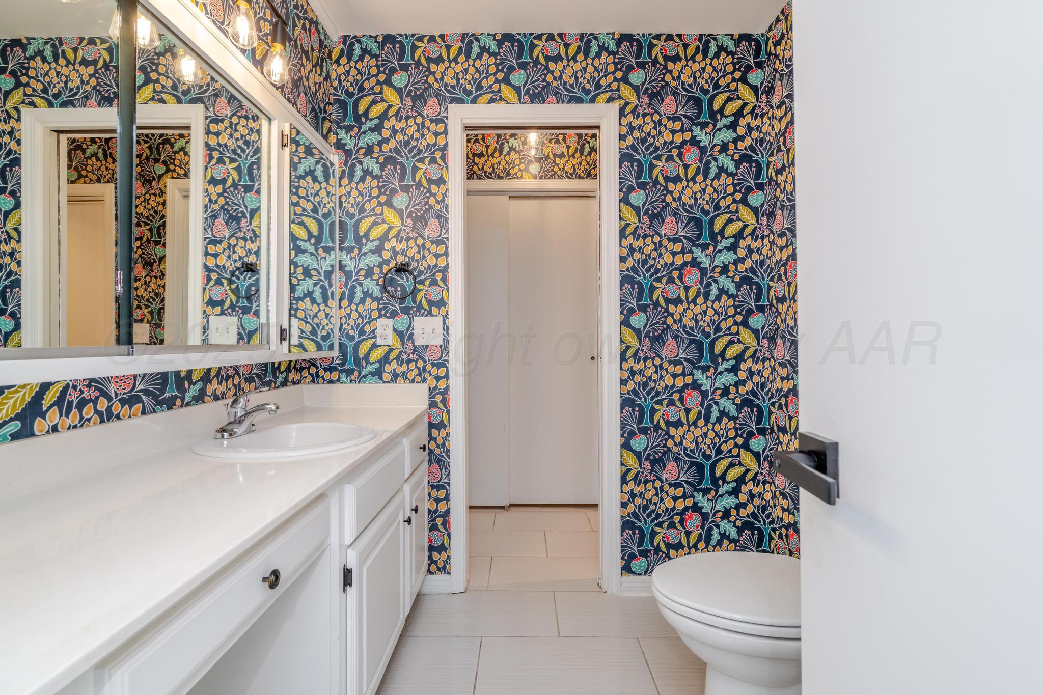 6055 Belpree Road Amarillo, TX 79106 - Photo 24 of 40 Hall Bath