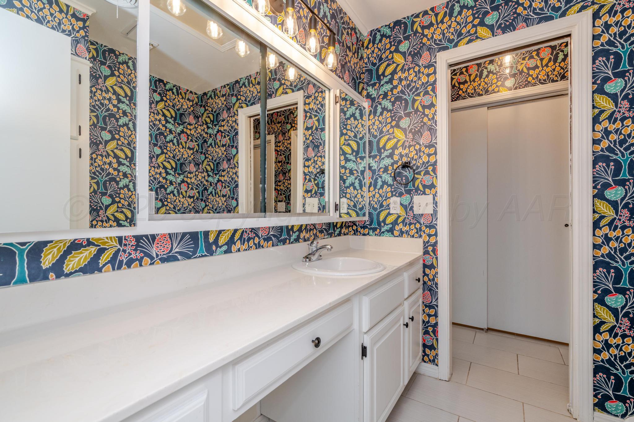 6055 Belpree Road Amarillo, TX 79106 - Photo 25 of 40 Hall Bath