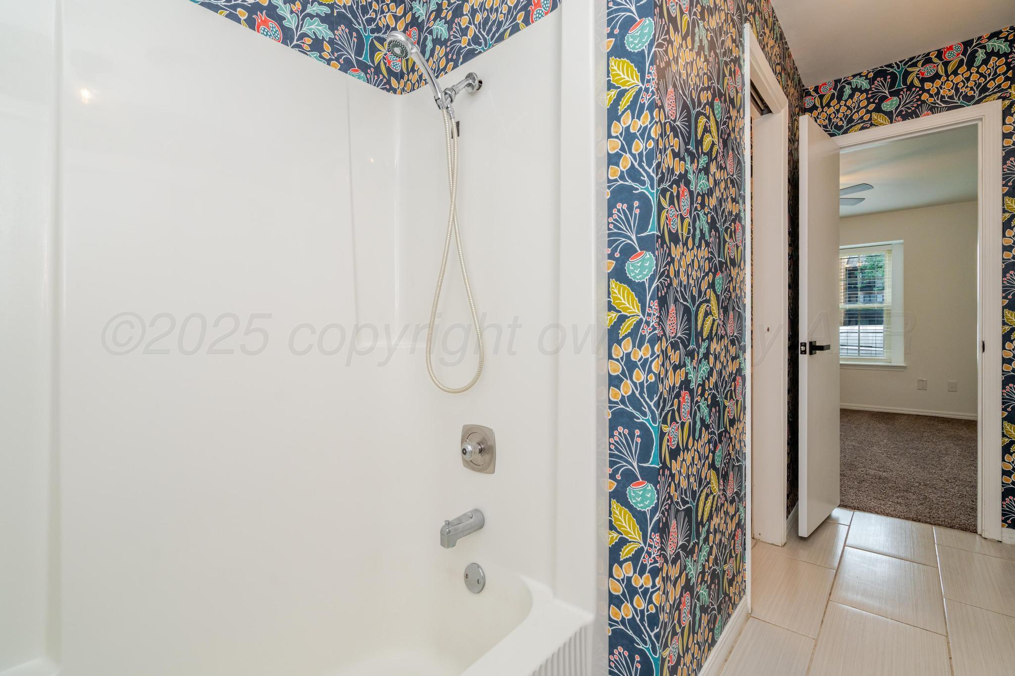 6055 Belpree Road Amarillo, TX 79106 - Photo 26 of 40 Hall Bath