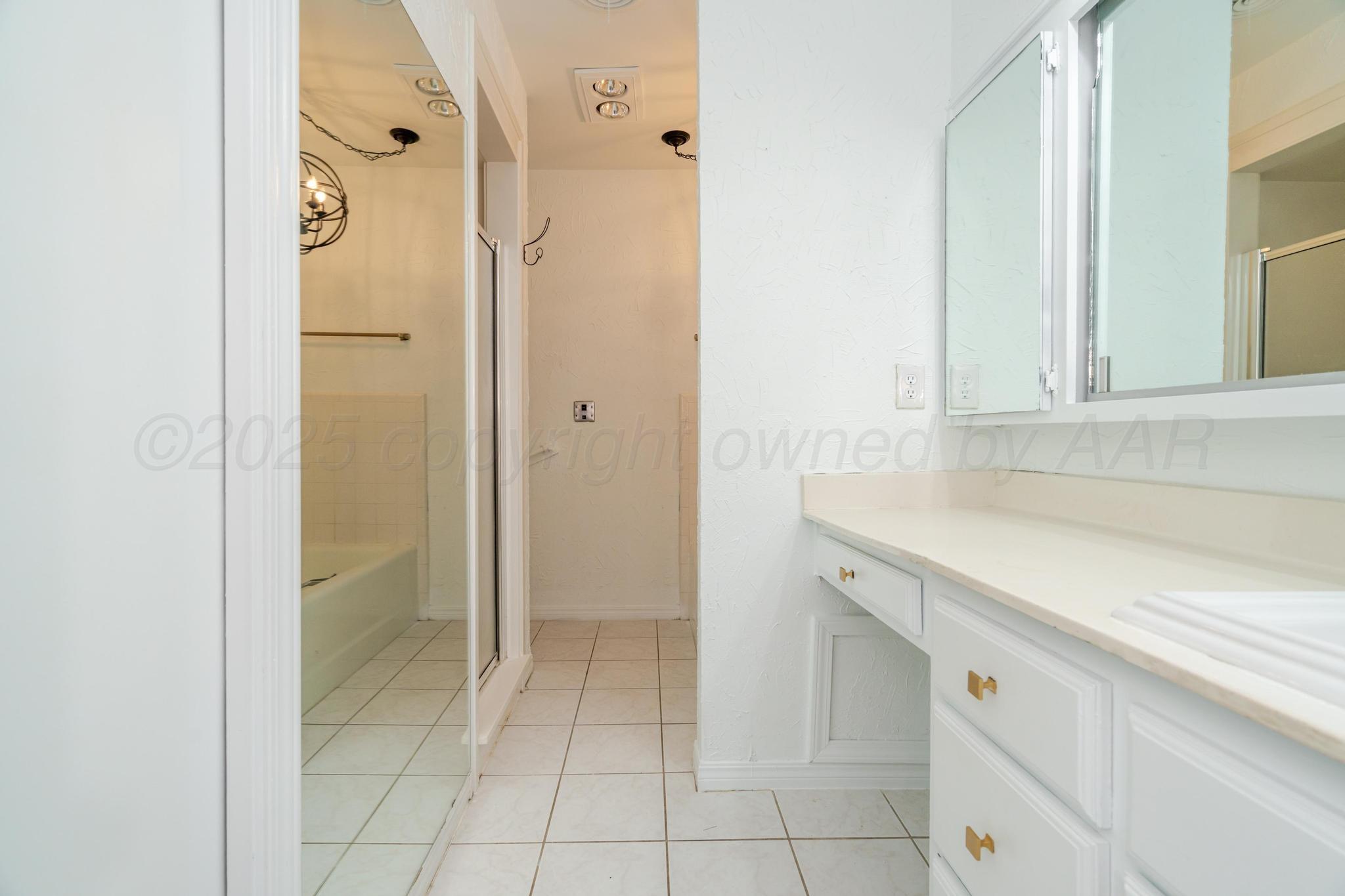 6055 Belpree Road Amarillo, TX 79106 - Photo 30 of 40 Master Bath