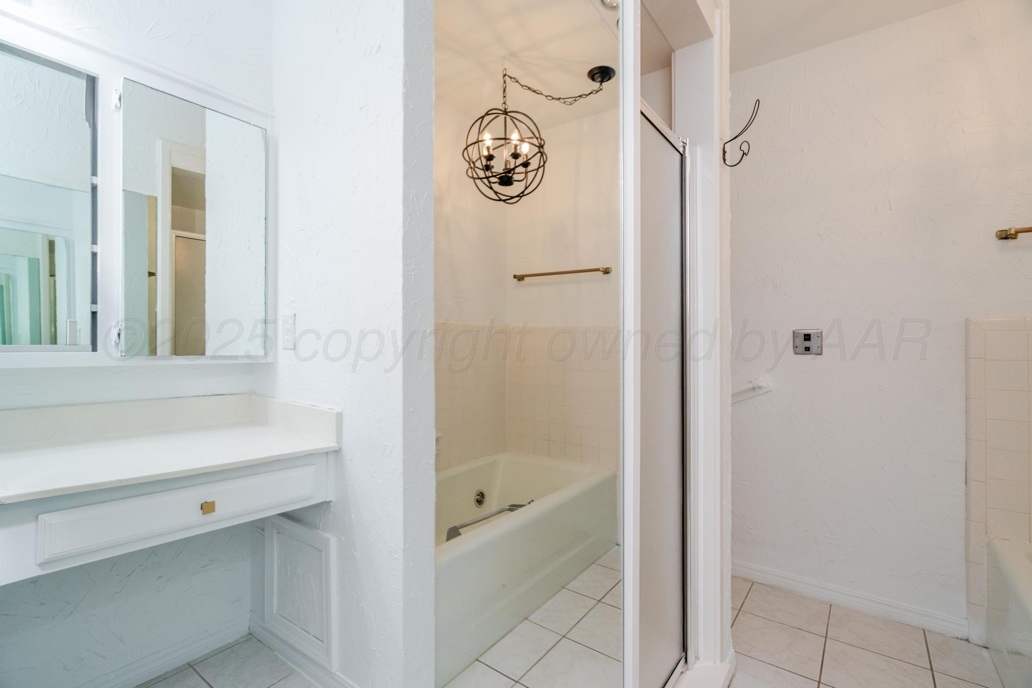 6055 Belpree Road Amarillo, TX 79106 - Photo 31 of 40 Master Bath