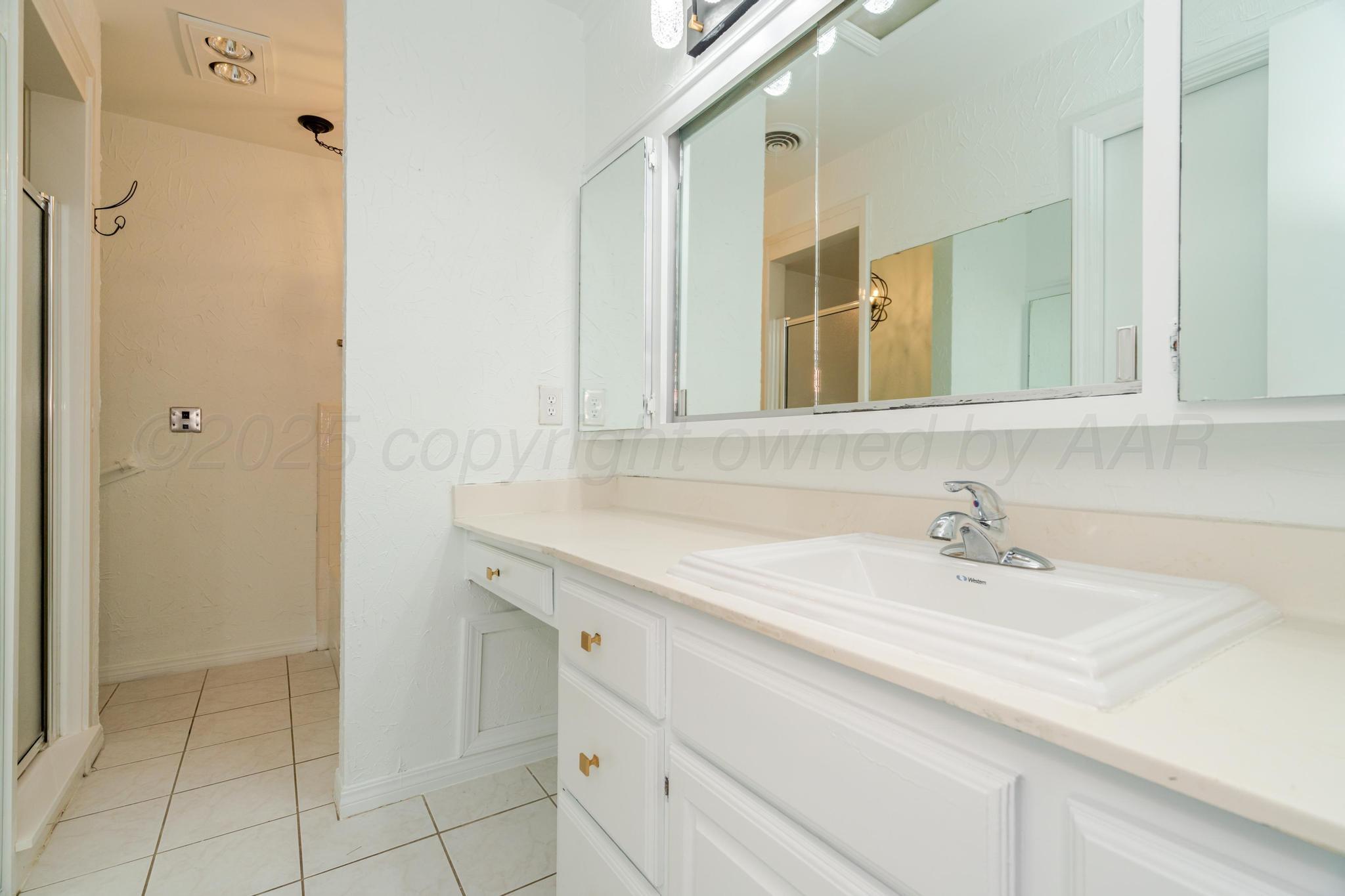 6055 Belpree Road Amarillo, TX 79106 - Photo 32 of 40 Master Bath