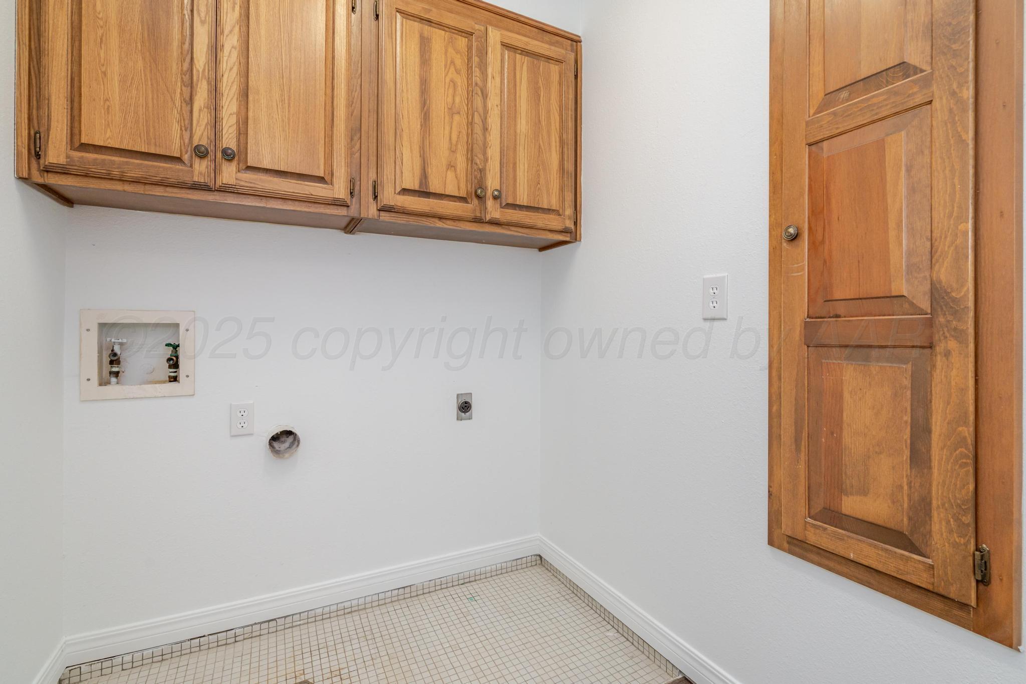 6055 Belpree Road Amarillo, TX 79106 - Photo 37 of 40 Laundry room