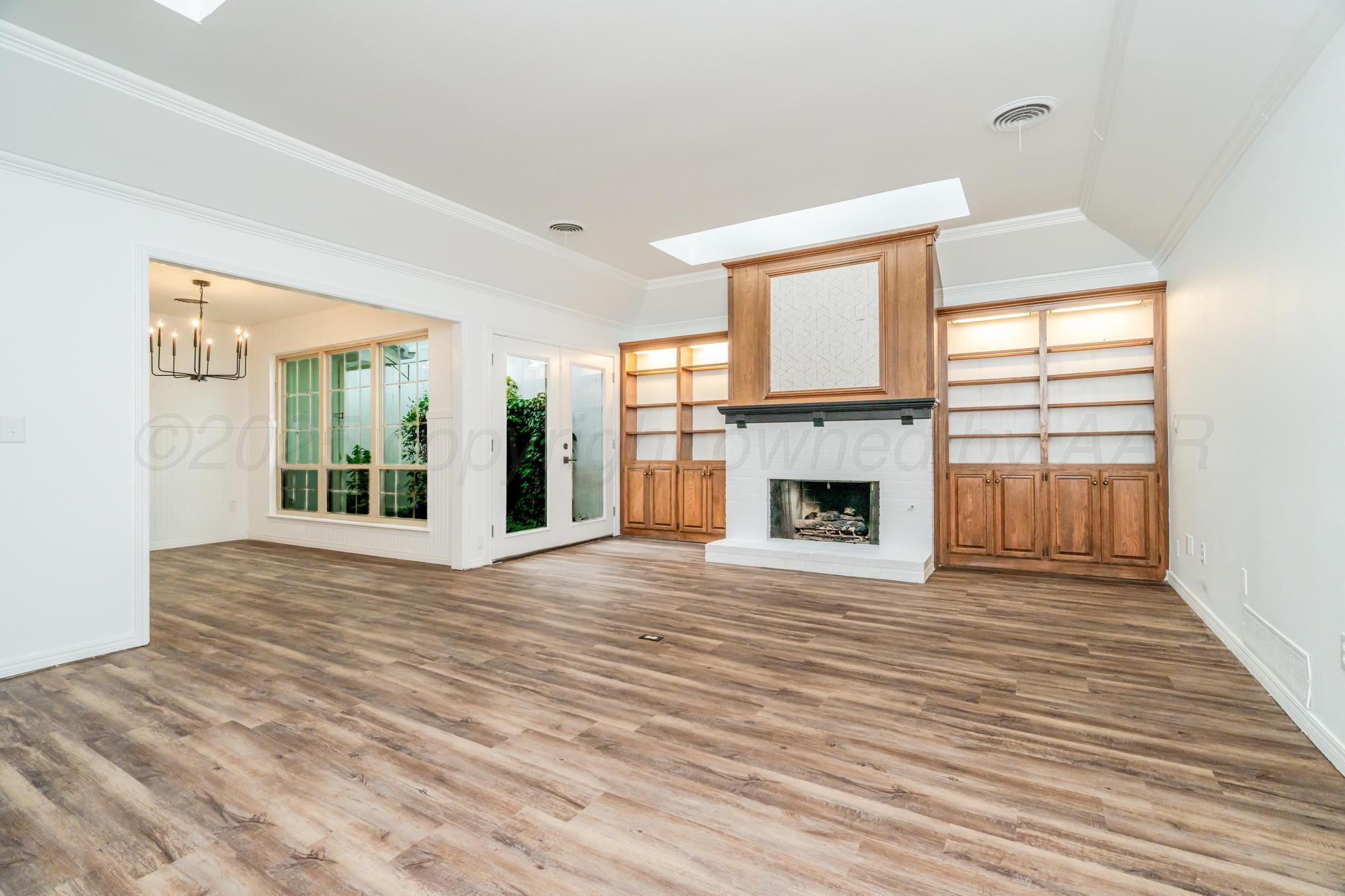 6055 Belpree Road Amarillo, TX 79106 - Photo 4 of 40 Living Room