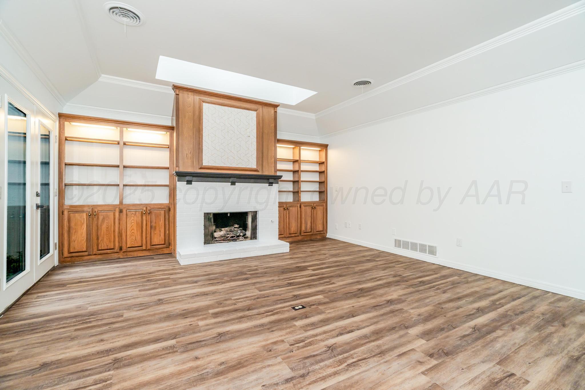 6055 Belpree Road Amarillo, TX 79106 - Photo 6 of 40 Living Room