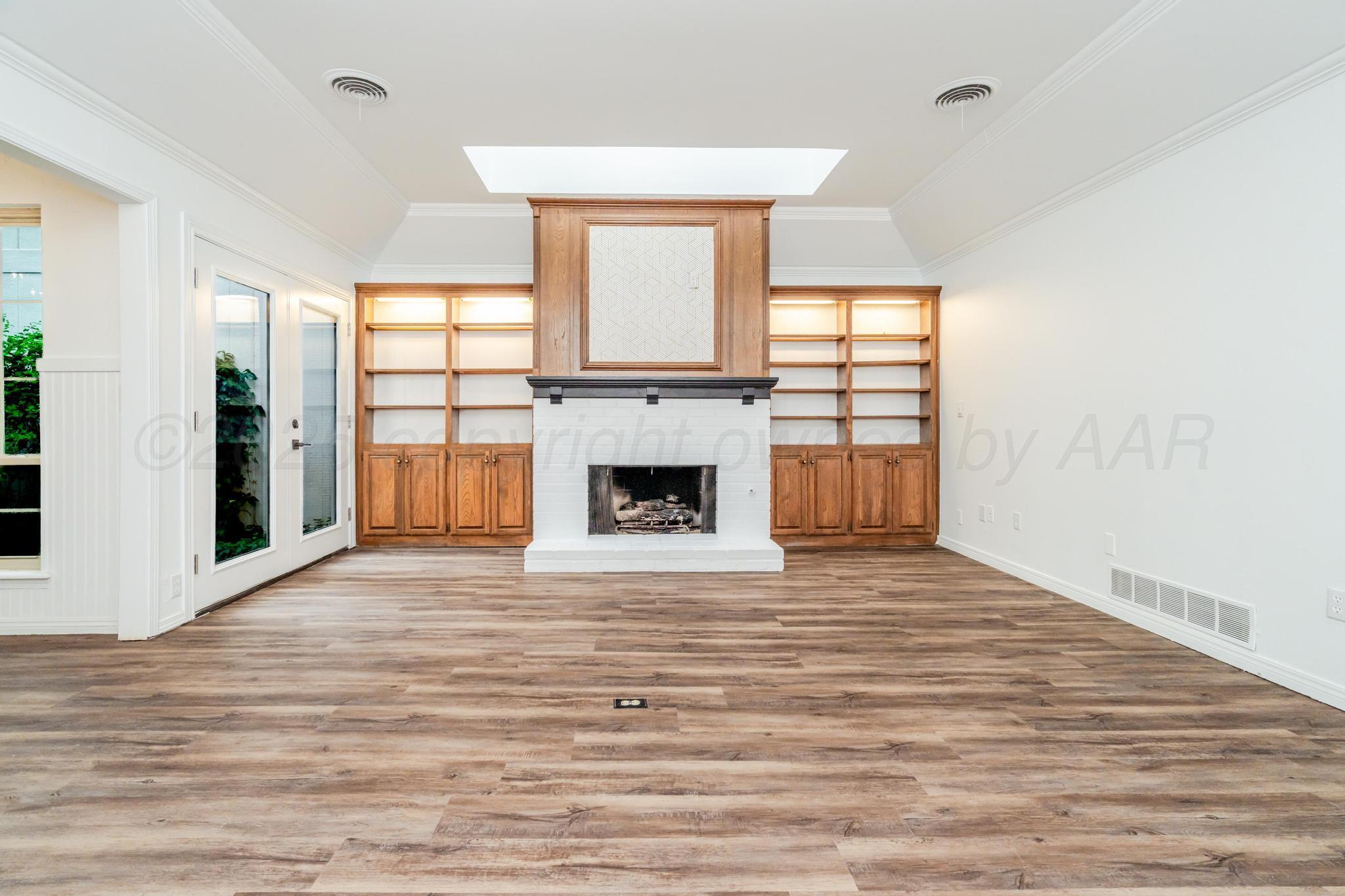 6055 Belpree Road Amarillo, TX 79106 - Photo 7 of 40 Living Room