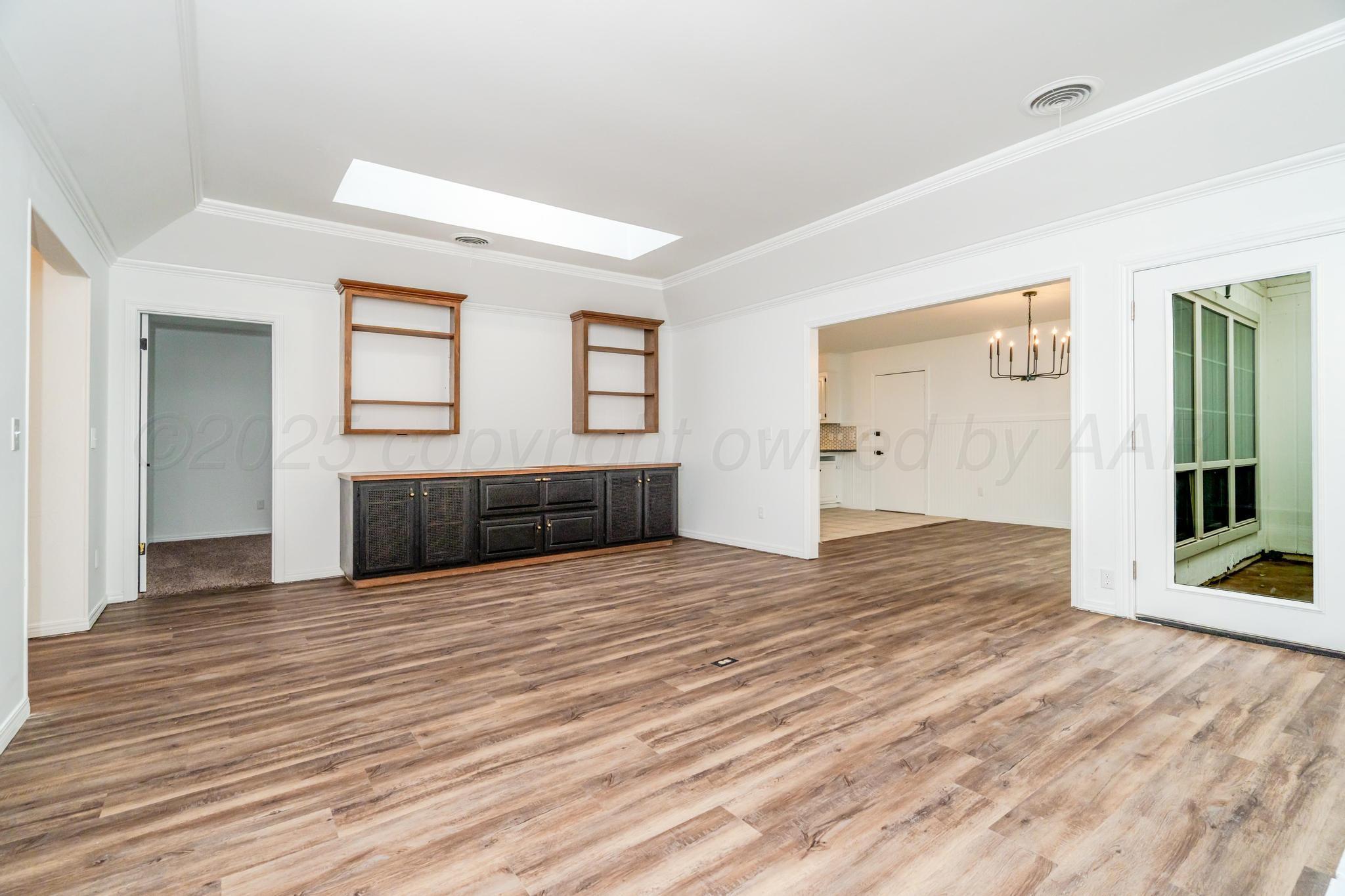 6055 Belpree Road Amarillo, TX 79106 - Photo 8 of 40 Living Room