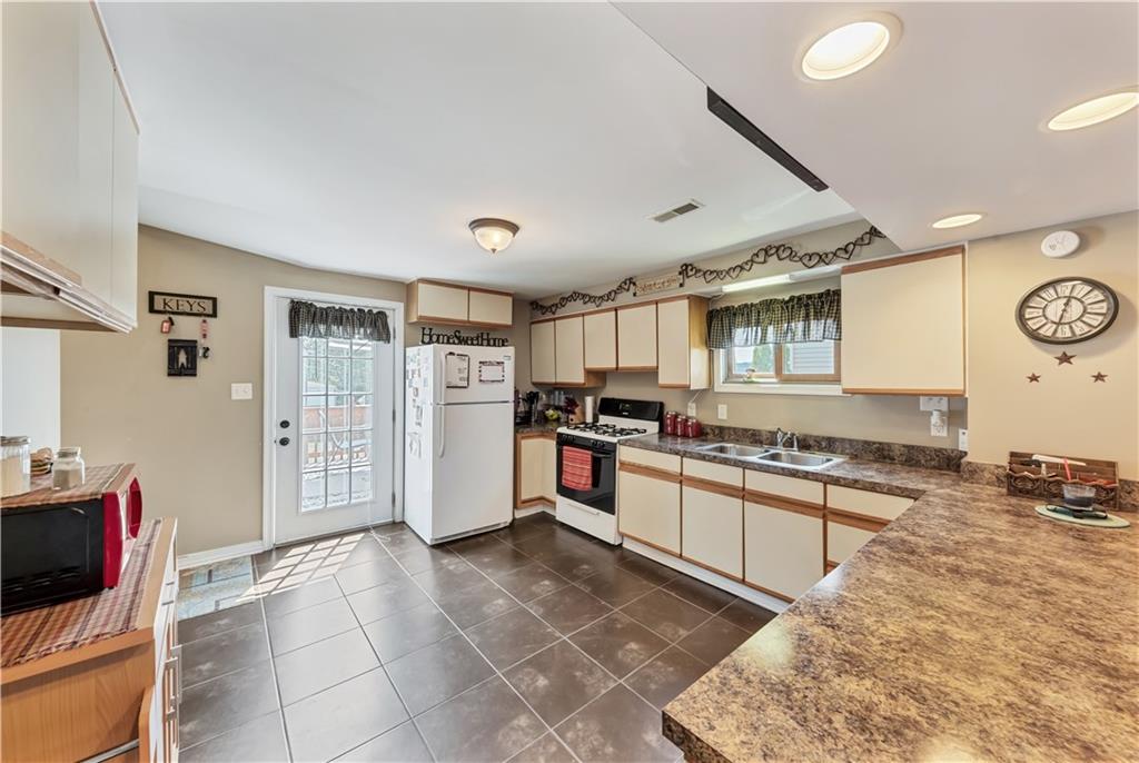 119 Atlas Avenue East Rochester, PA 15074 - Photo 6 of 14 Gallery Image 6
