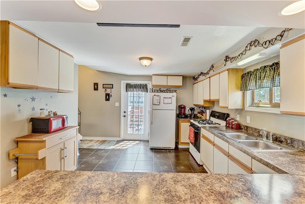 119 Atlas Avenue East Rochester, PA 15074 - Photo 7 of 14 Gallery Image 7