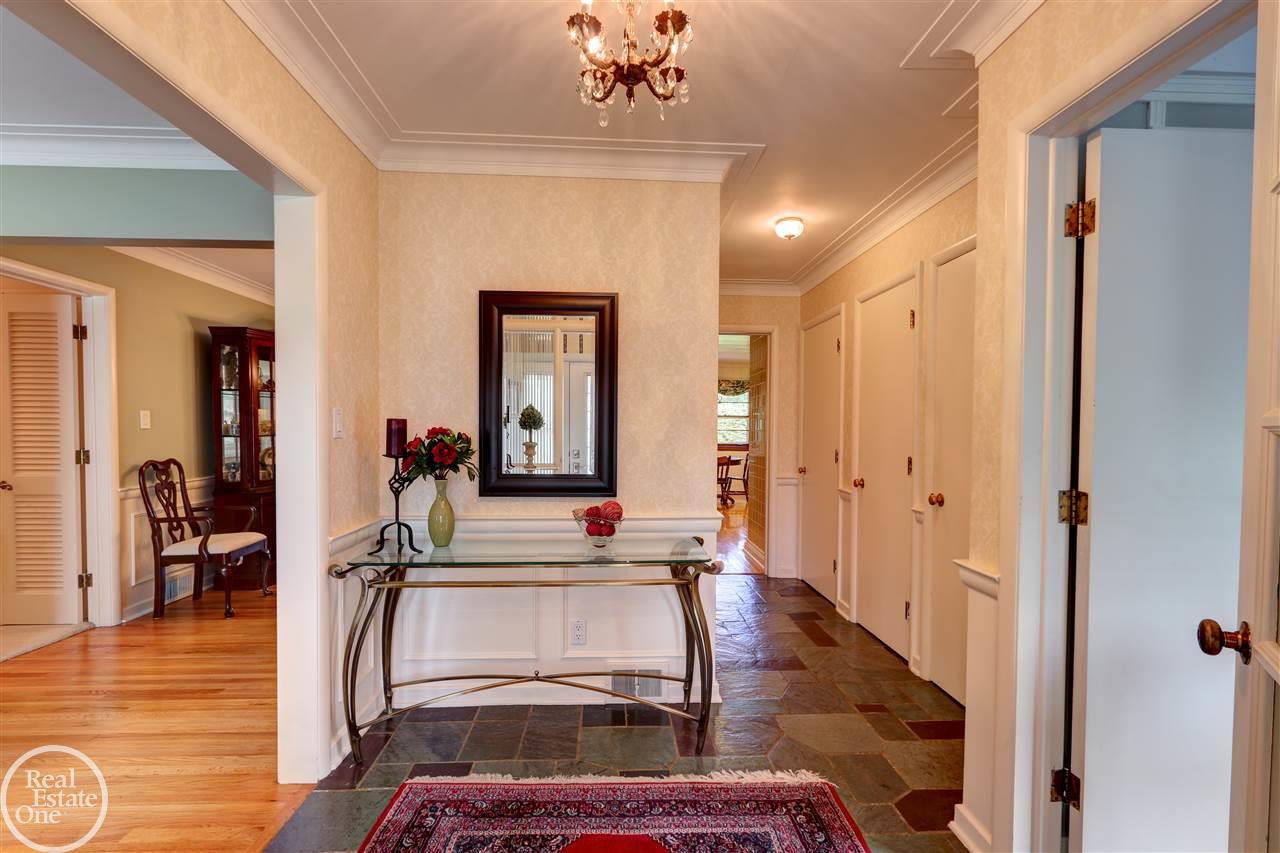 1160 South Renaud Road Grosse Pointe, MI 48236 - Photo 15 of 48 31360469-14.JPG