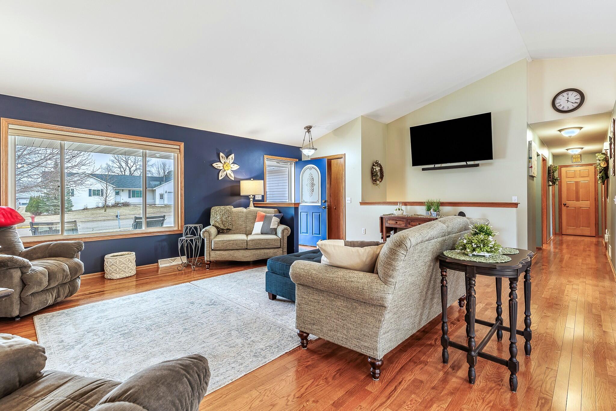 518 Midway Drive Reedsburg, WI 53959 - Photo 4 of 31 518 Midway-4