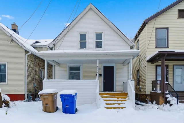 $2,000 | 6118 24th Avenue, Kenosha, WI 53143