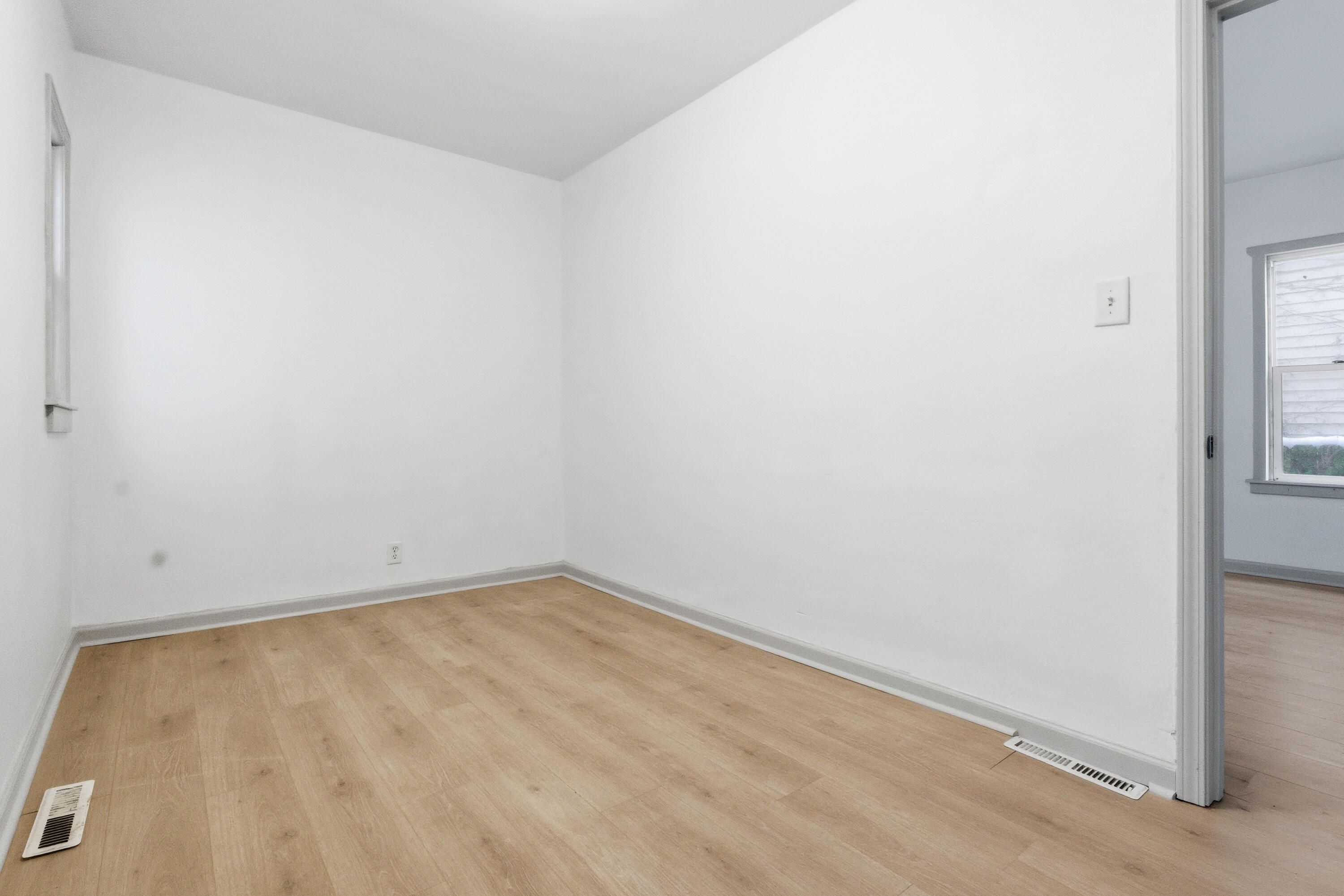 6118 24th Avenue Kenosha, WI 53143 - Photo 8 of 20 1st Floor Bedroom