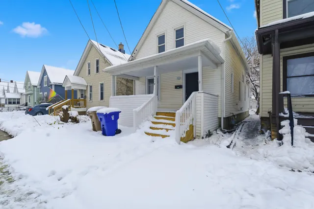 $2,000 | 6118 24th Avenue, Kenosha, WI 53143