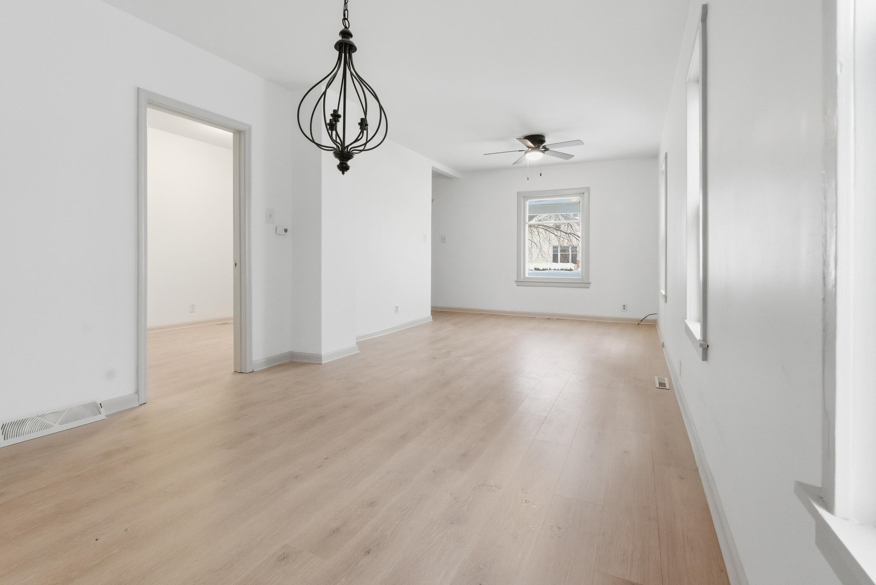 6118 24th Avenue Kenosha, WI 53143 - Photo 4 of 20 DSC02223