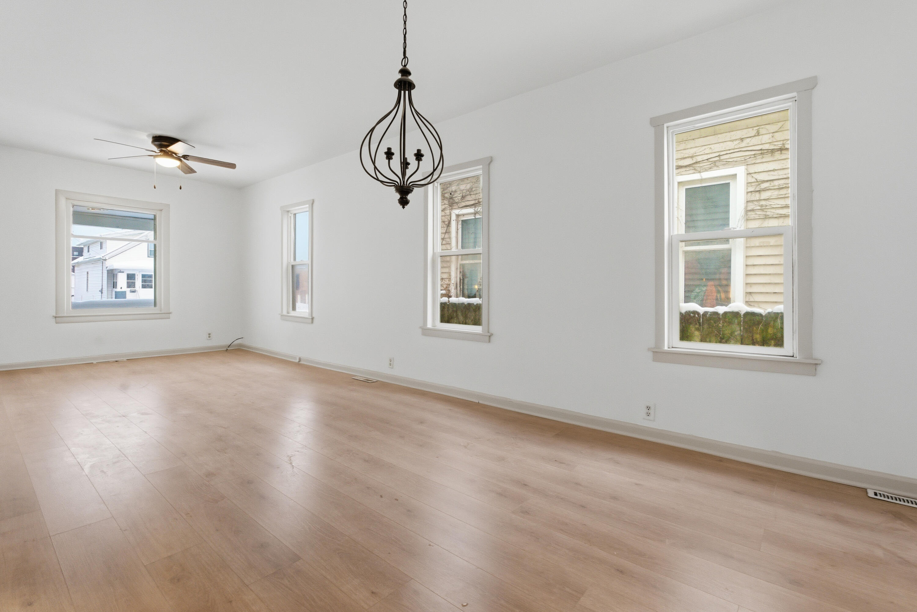 6118 24th Avenue Kenosha, WI 53143 - Photo 5 of 20 DSC02228