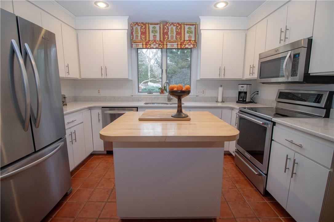 10 Spring Pond Road Westerly, RI 02891 - Photo 13 of 33