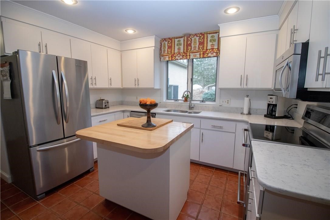10 Spring Pond Road Westerly, RI 02891 - Photo 14 of 33