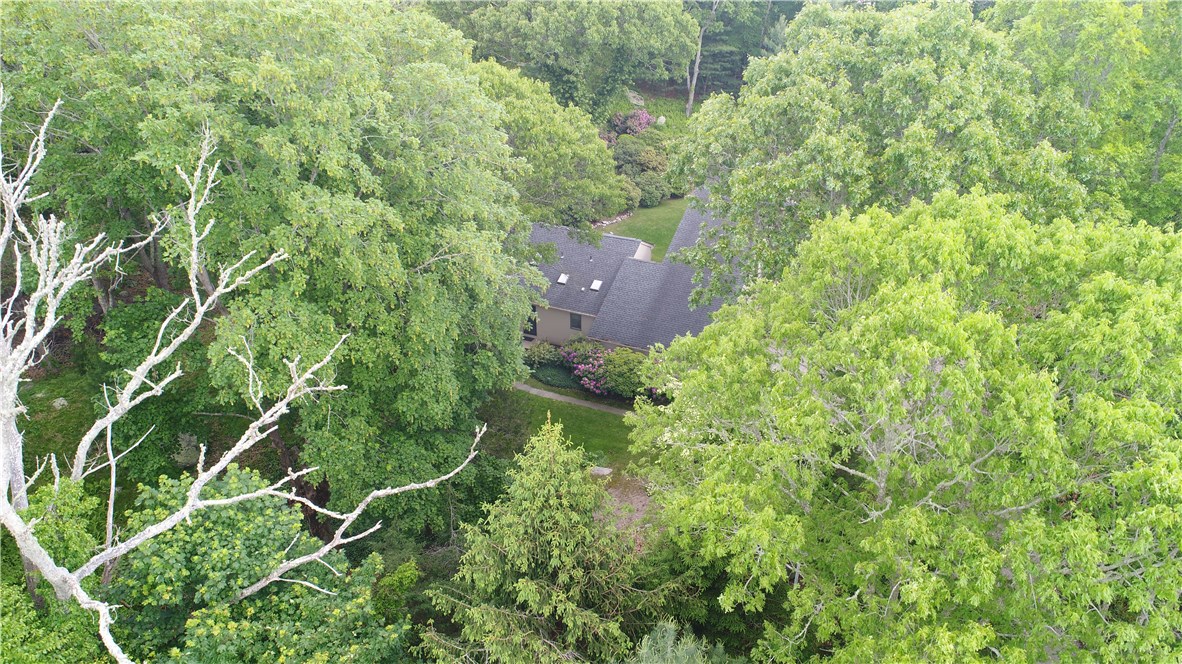 10 Spring Pond Road Westerly, RI 02891 - Photo 6 of 33