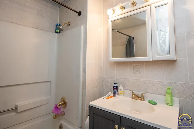 $165,000 | 811 Northeast Oakland Avenue, Topeka, KS 66616