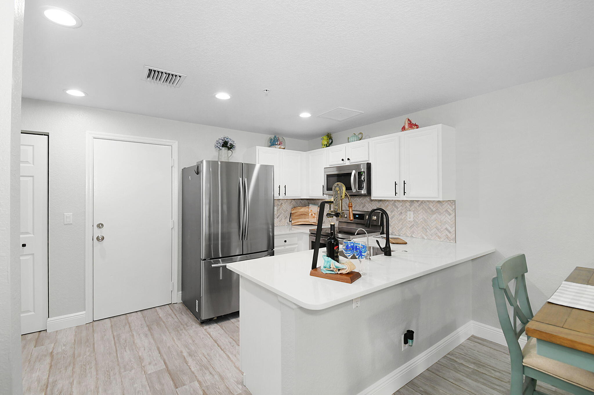 5355 Southeast Mitchell Lane Stuart, FL 34997 - Photo 2 of 29 10-web-or-mls-500_7646