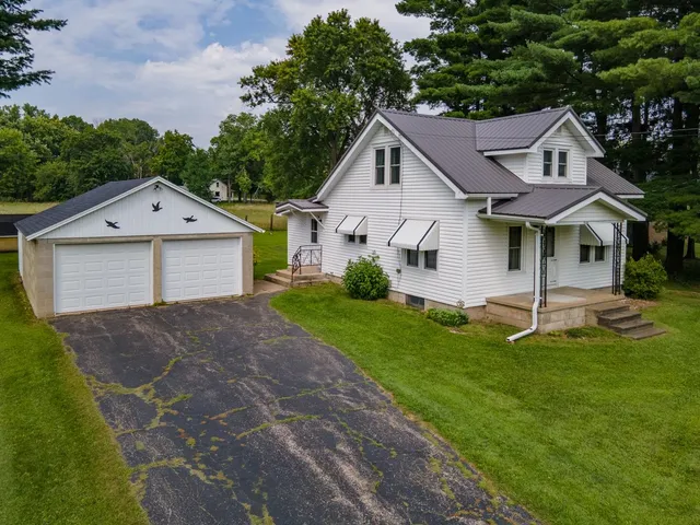 $194,500 | 114 West Pioneer Park Road, Westfield, WI 53964
