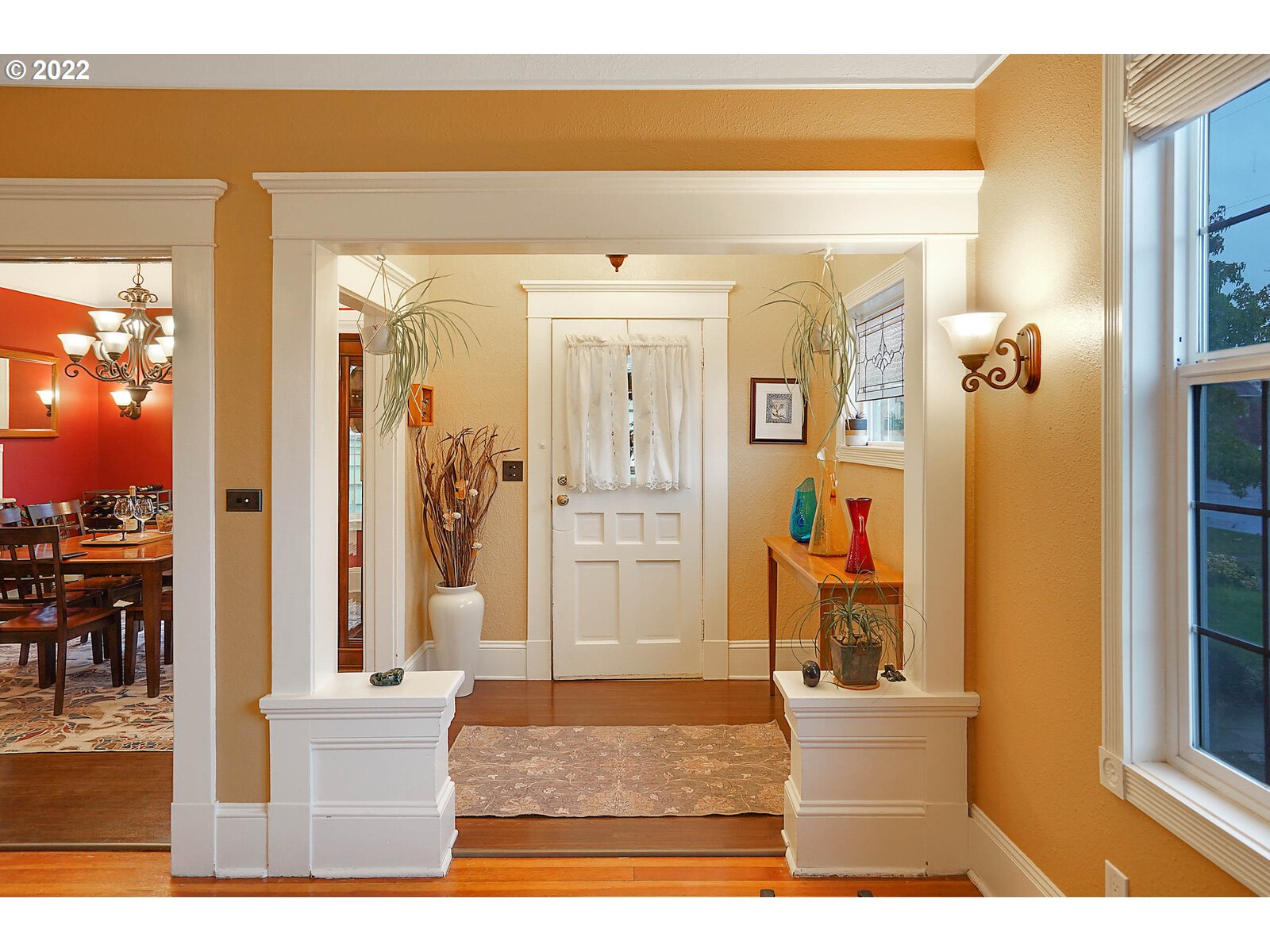 925 Southwest Hayter Street Dallas, OR 97338 - Photo 6 of 32 Entrance/Foyer