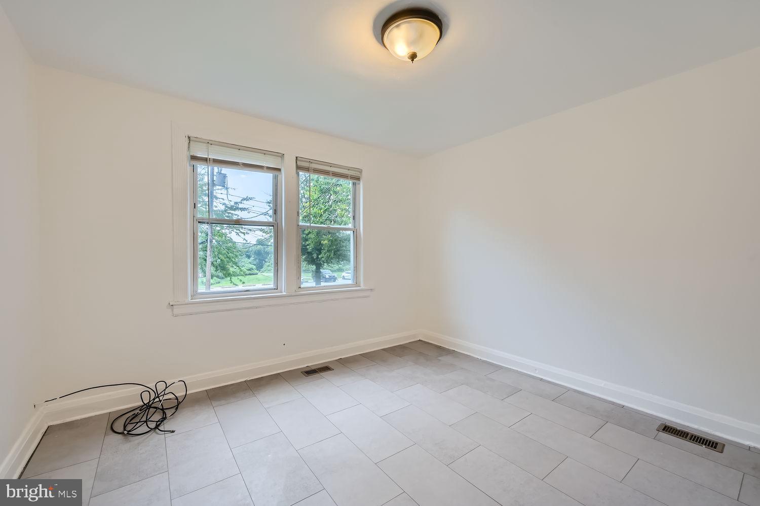 4015 Hilton Road Baltimore, MD 21215 - Photo 11 of 27