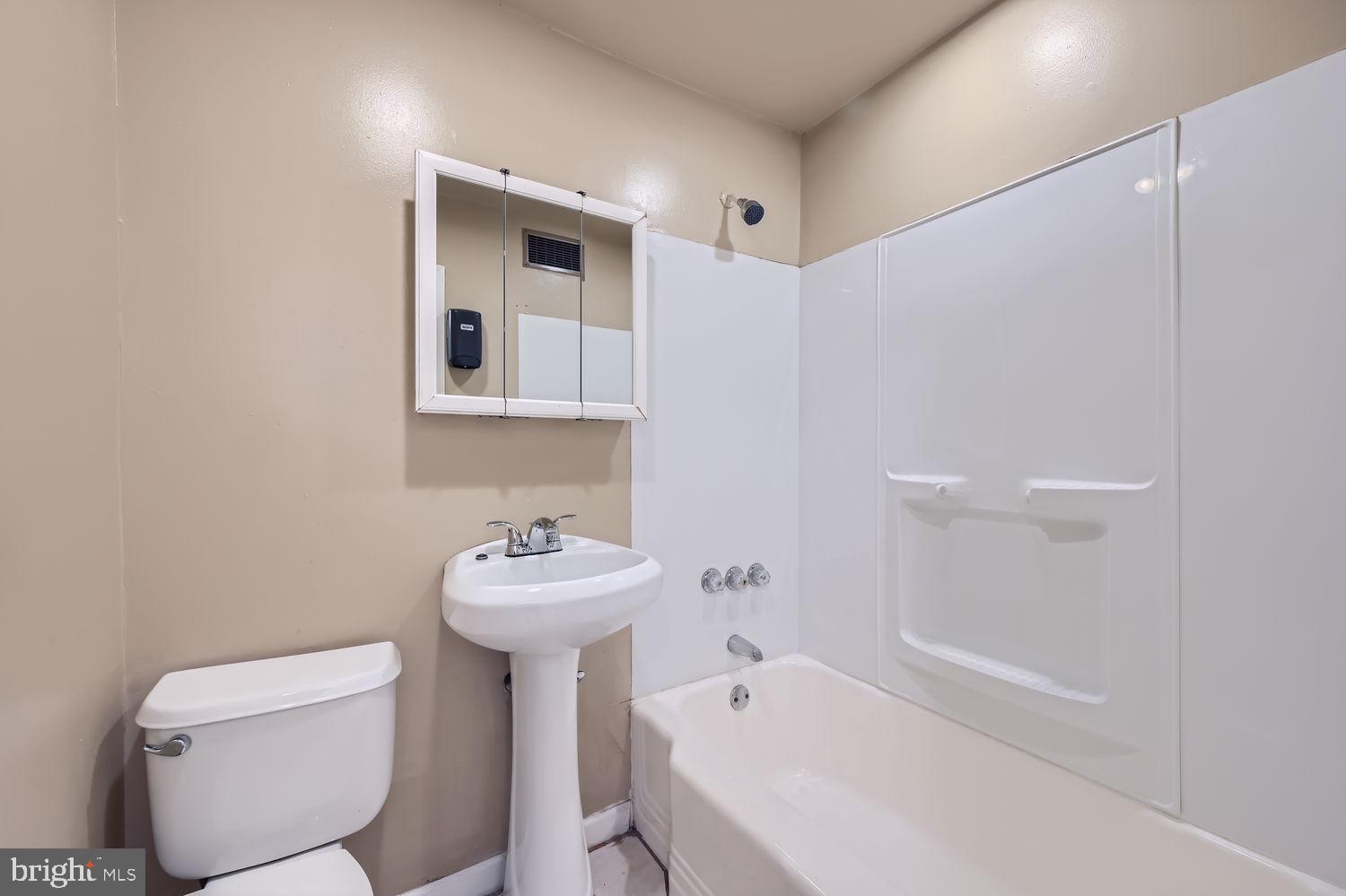 4015 Hilton Road Baltimore, MD 21215 - Photo 15 of 27