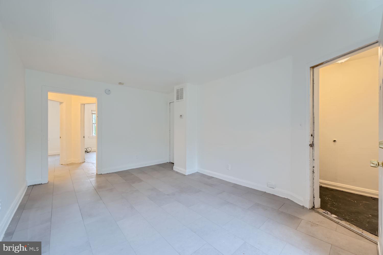 4015 Hilton Road Baltimore, MD 21215 - Photo 5 of 27