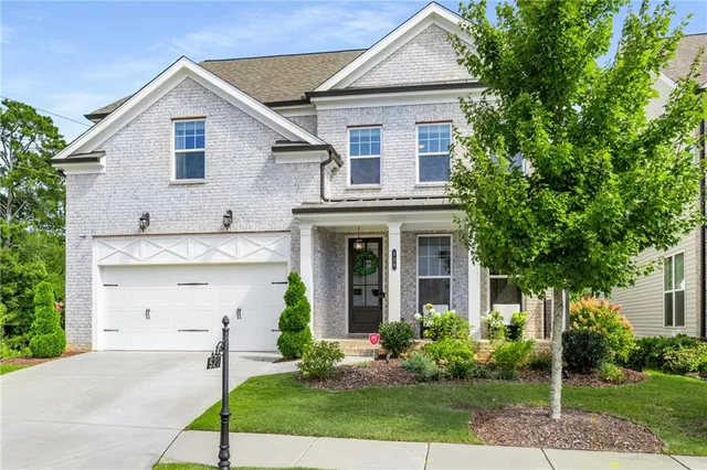 $950,000 | 520 Walden Glen Lane, Alpharetta, GA 30004