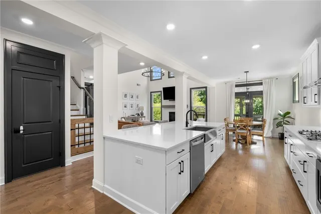 $950,000 | 520 Walden Glen Lane, Alpharetta, GA 30004