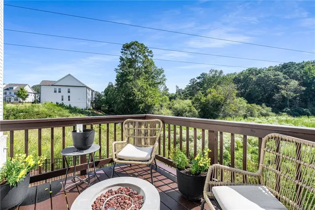 $950,000 | 520 Walden Glen Lane, Alpharetta, GA 30004